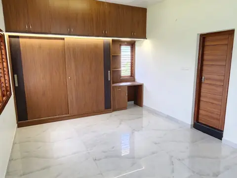 Bedroom with wardrobe and built-in desk, Villa 1