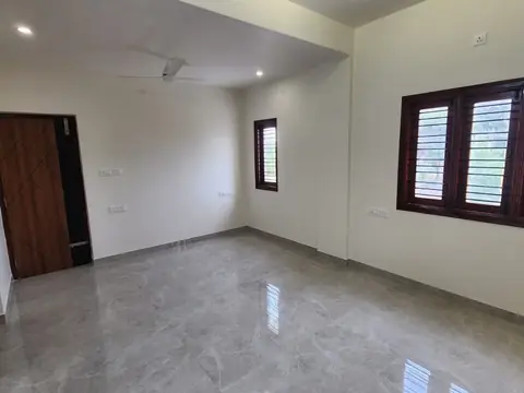 Bedroom with window and ceiling fan, Villa 2