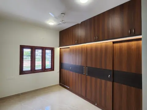 Bedroom with full-wall walnut wardrobe, Villa 2